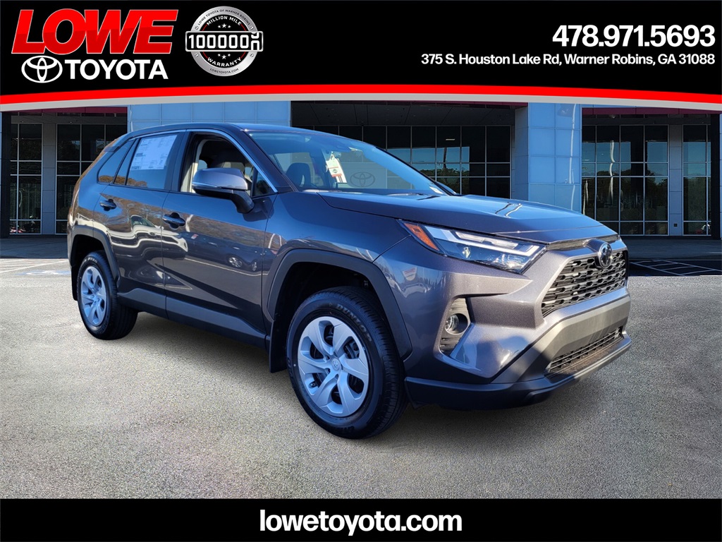 2025 Toyota RAV4 LE's photo