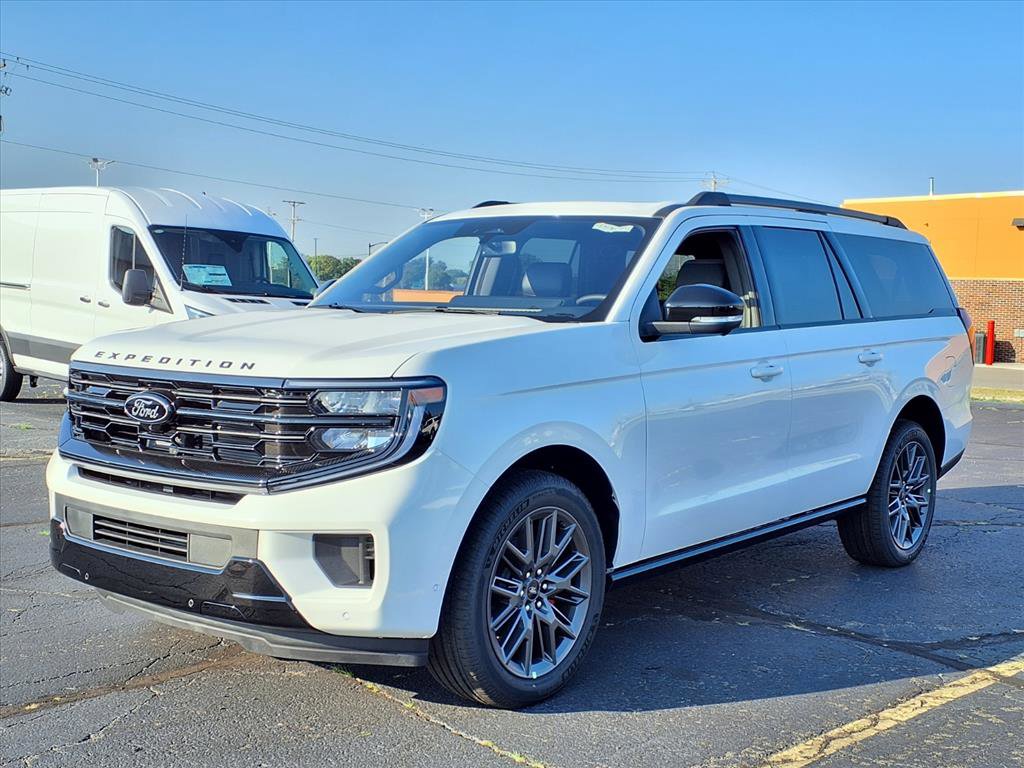 2025 Ford Expedition Platinum MAX photo 3