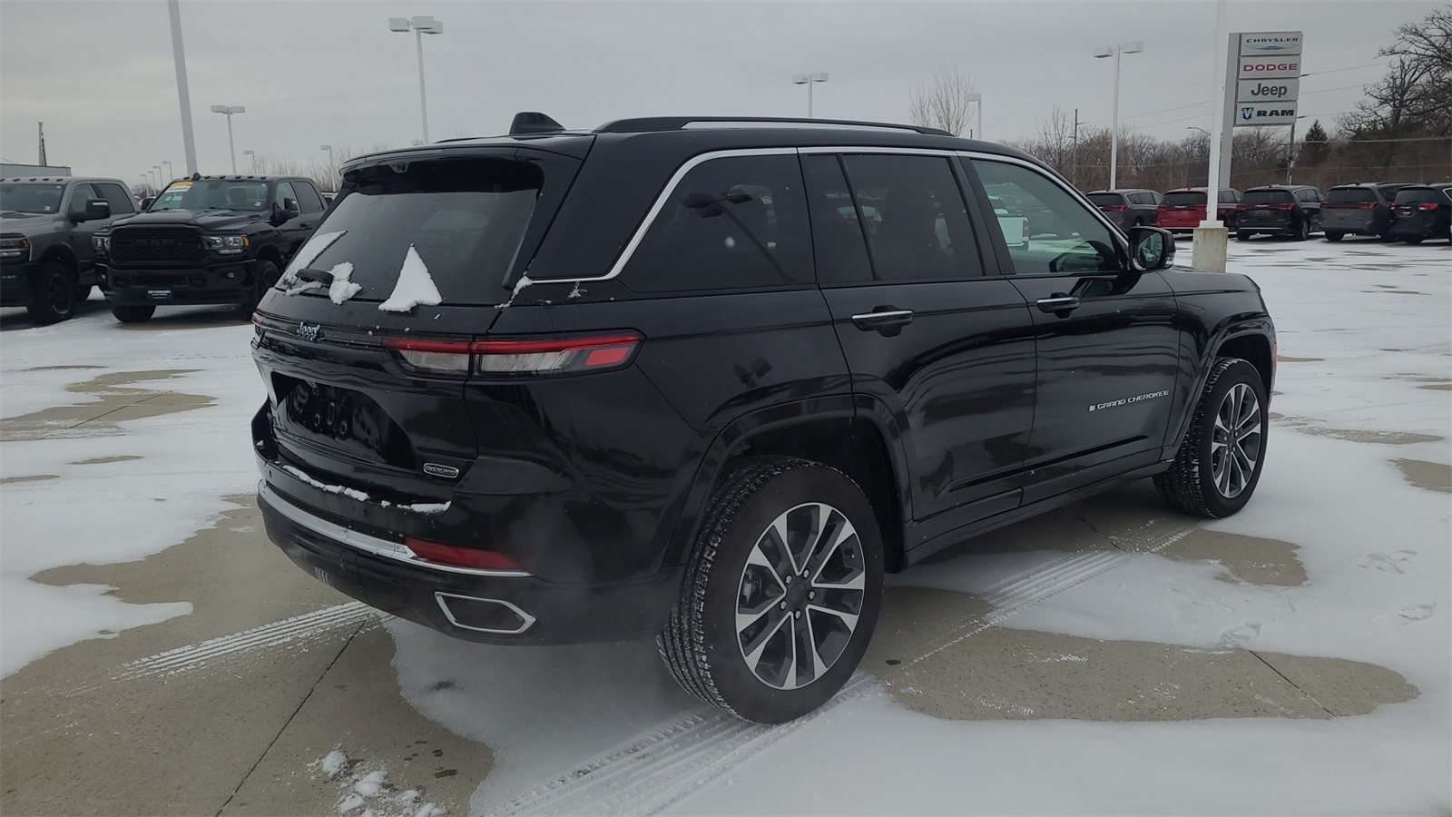 2023 Jeep Grand Cherokee Overland 4xe photo 3