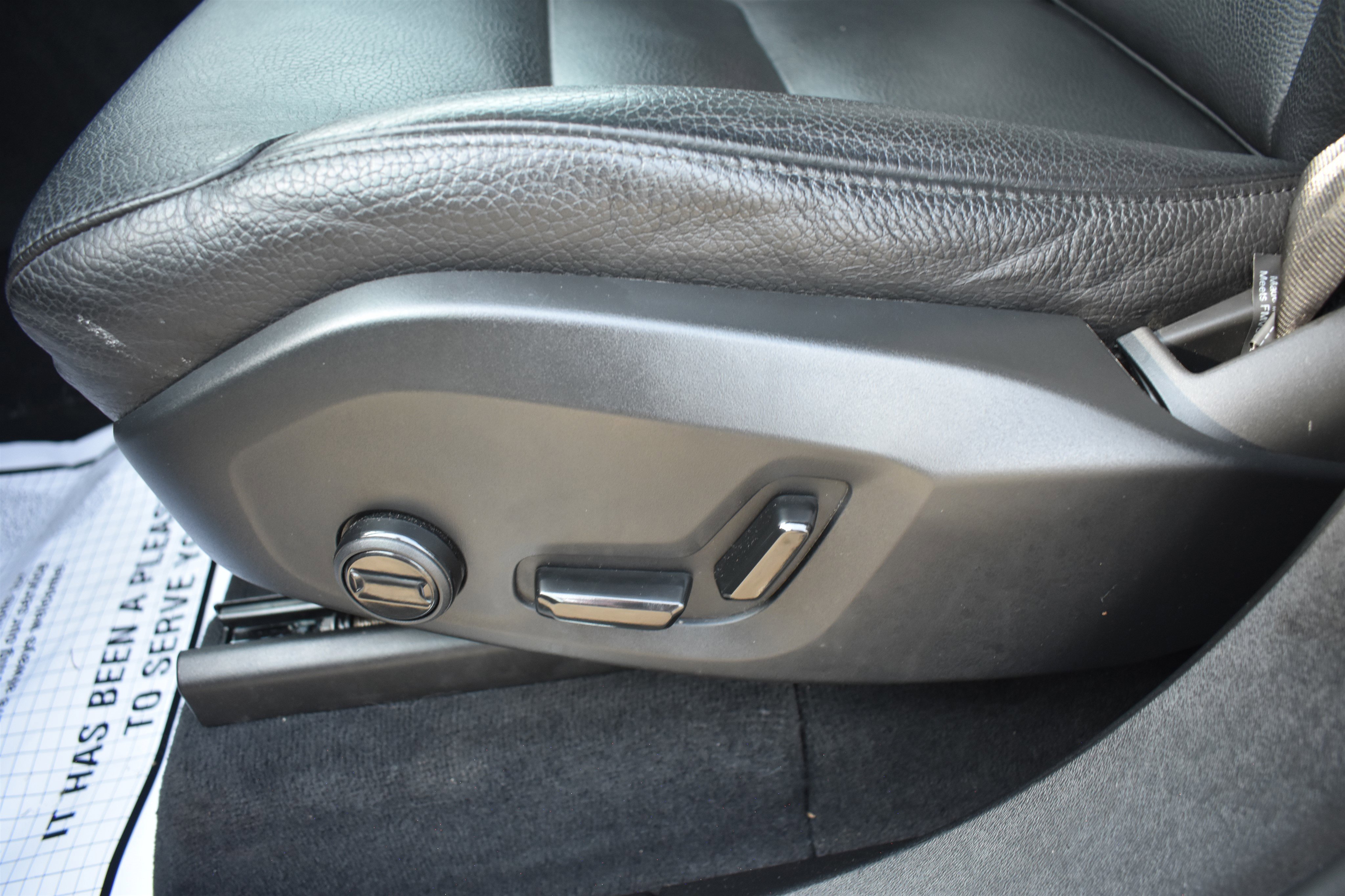2022 Volvo XC90 T6 Momentum AWD photo 3