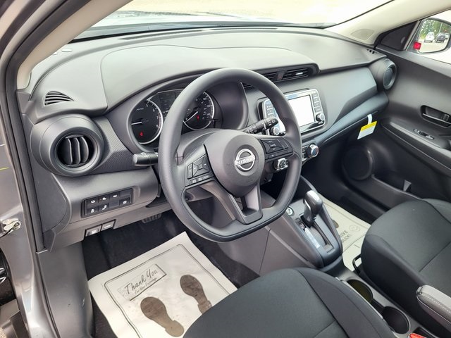 2025 Nissan Kicks Play S photo 10