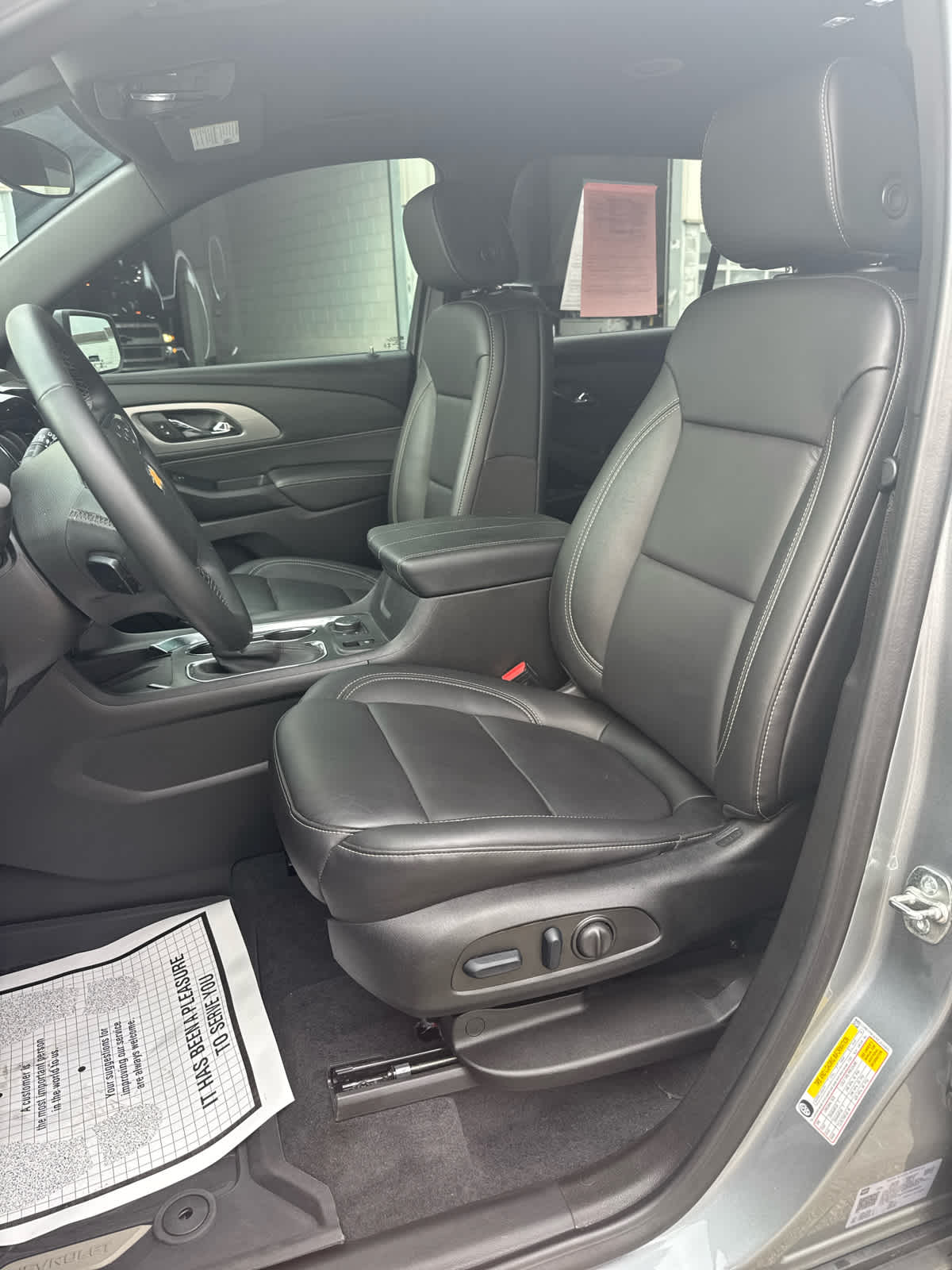 2023 Chevrolet Traverse Leather photo 17
