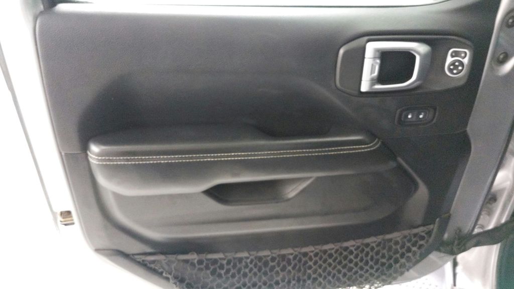 Used 2020 Silver Jeep Unlimited Sahara image 23