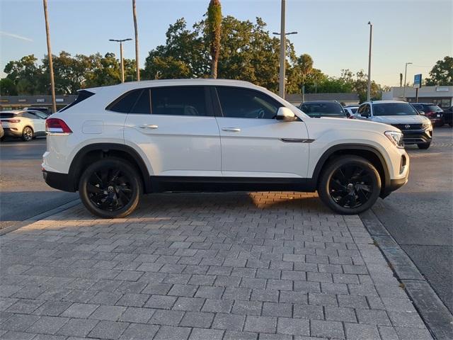 2026 Volkswagen Atlas Cross Sport SE Technology photo 3