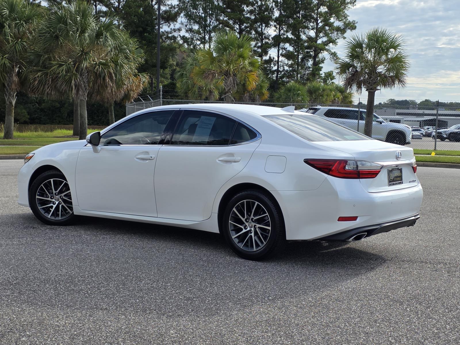 2018 Lexus ES 350 photo 4