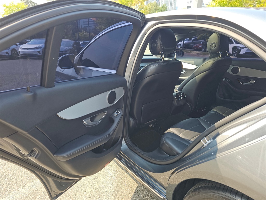 2018 Mercedes Benz C 300 photo 17