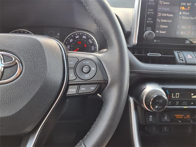 2021 Toyota RAV4 XLE Premium photo 6