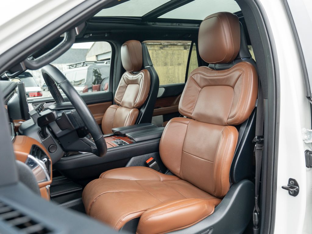 2024 Lincoln Navigator L Reserve photo 16