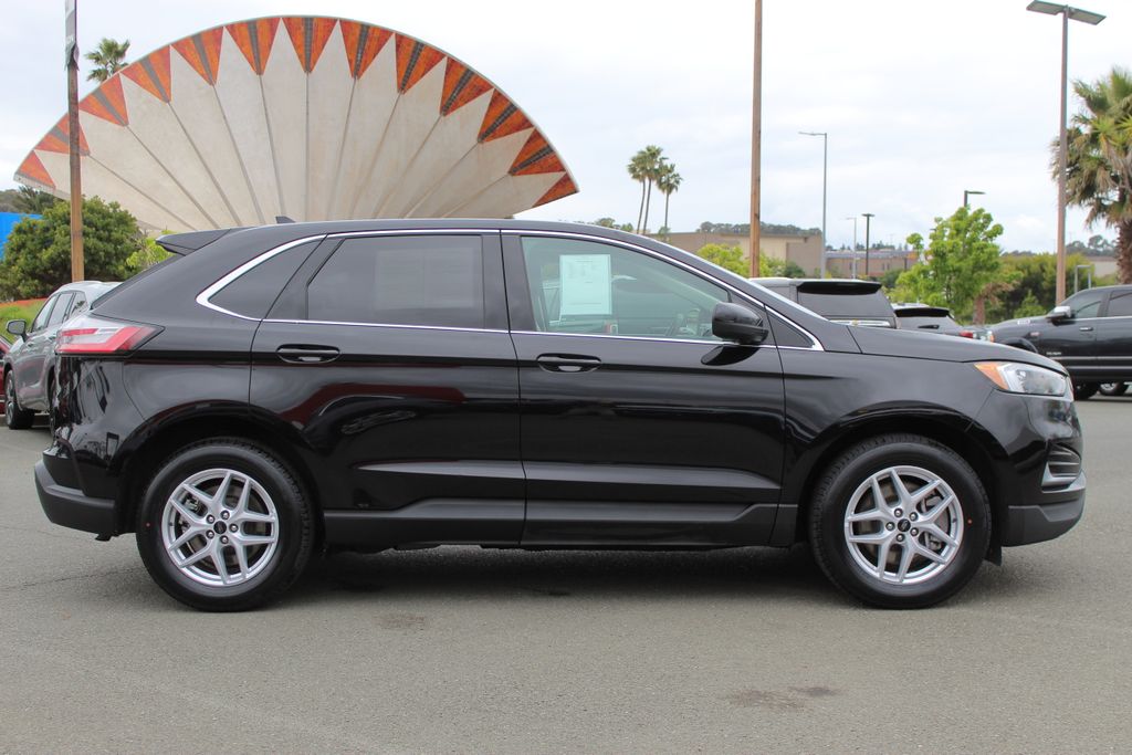 2024 Ford Edge SEL photo 5