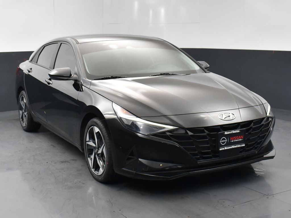 2023 Hyundai Elantra SEL's photo