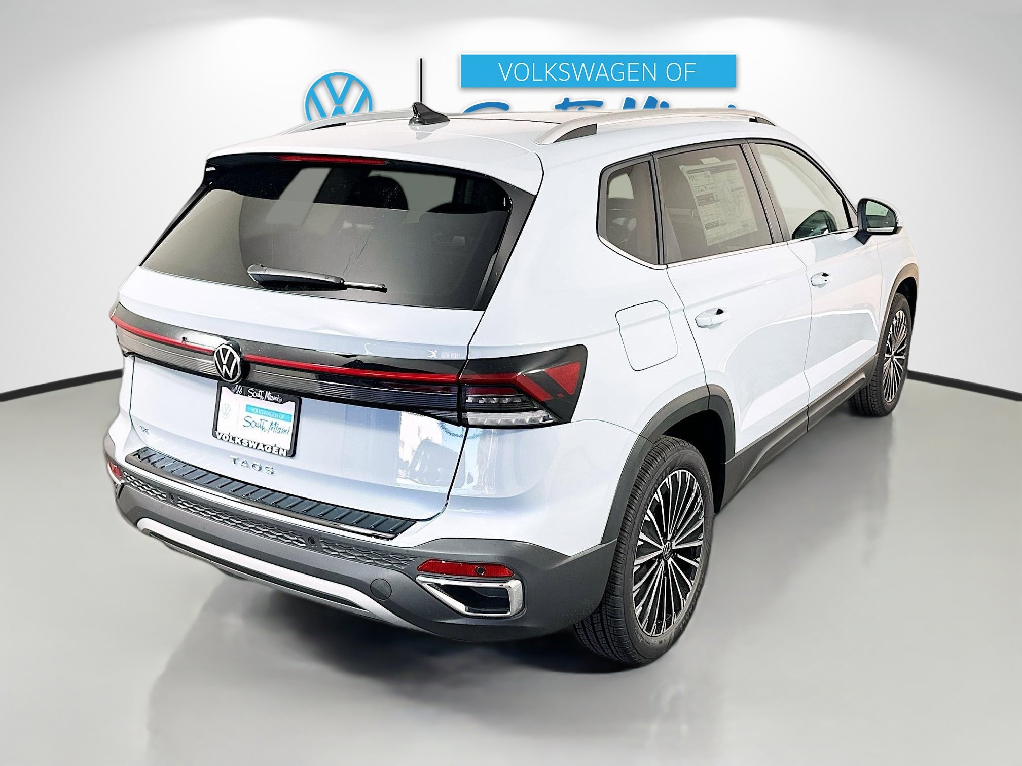 2025 Volkswagen Taos SE photo 4