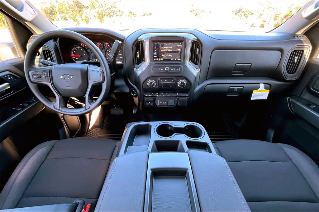 2026 Chevrolet Silverado 2500HD Custom photo 4