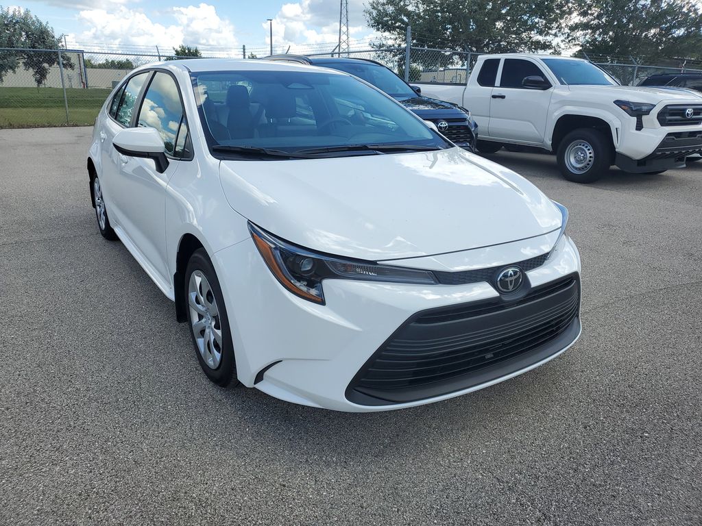 2025 Toyota Corolla LE photo 3
