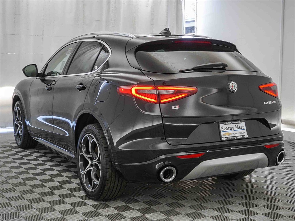 2020 Alfa Romeo Stelvio Ti photo 4