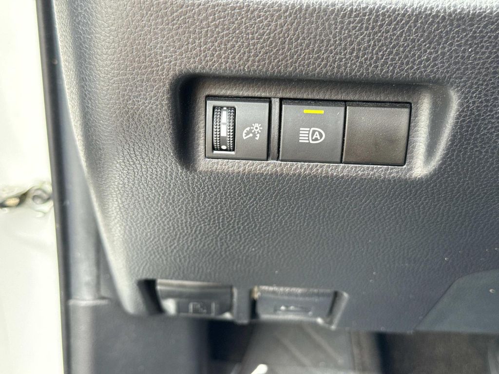 2022 Toyota RAV4 LE photo 34