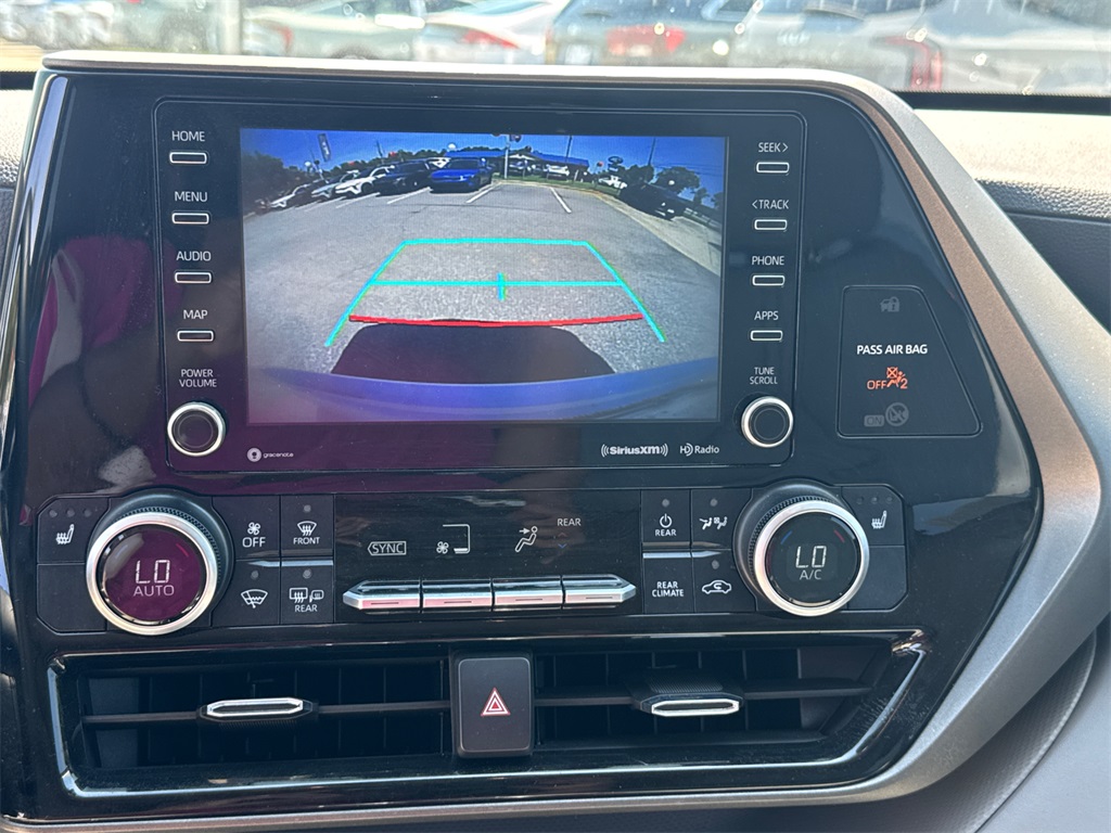 2021 Toyota Highlander XLE photo 26