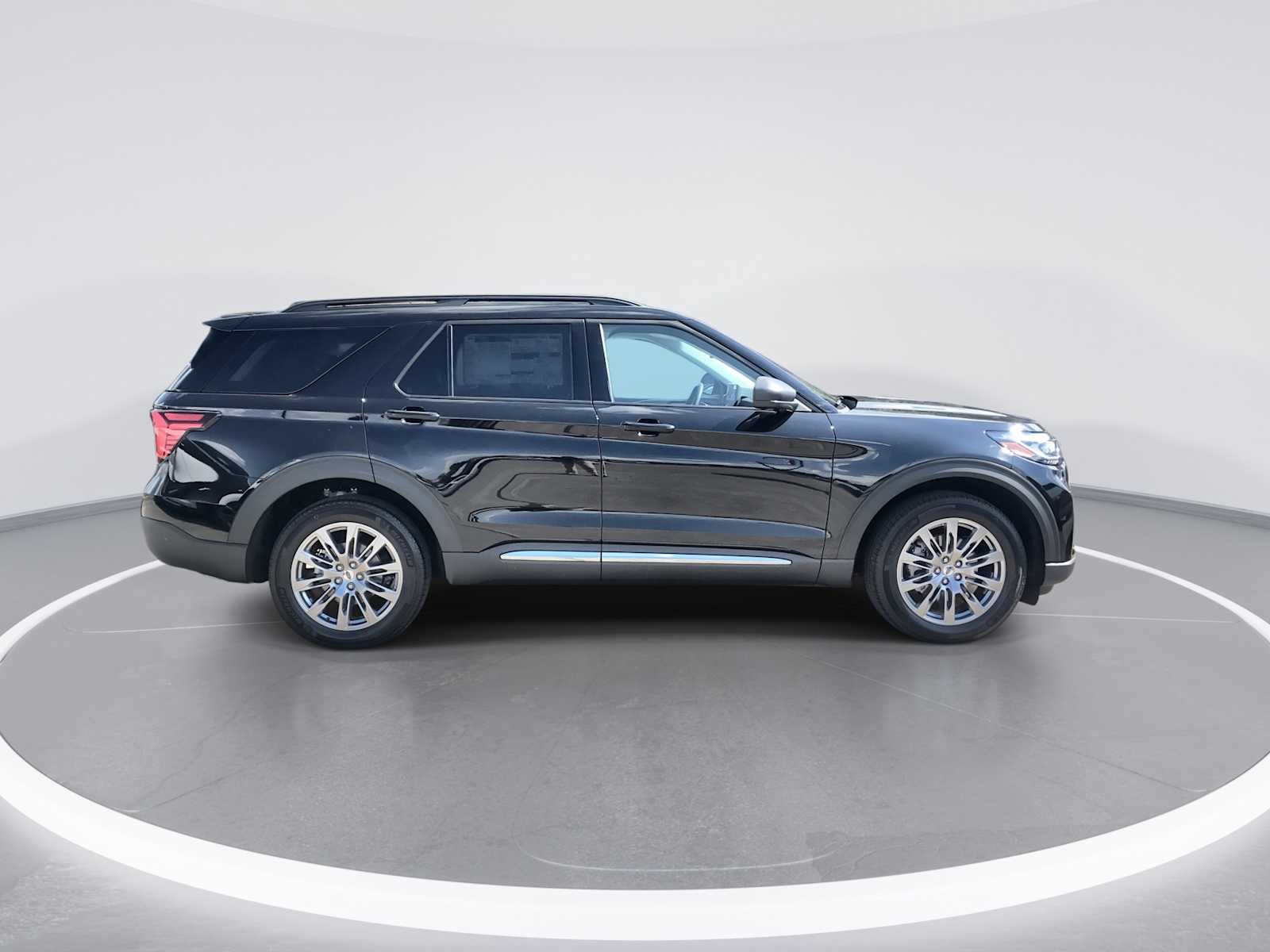 2025 Ford Explorer photo 9