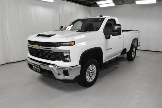 2024 Chevrolet Silverado 2500HD LT photo 2