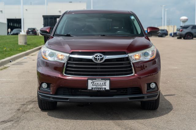 Used 2014 Toyota Highlander LE Plus with VIN 5TDBKRFH0ES022279 for sale in Sturtevant, WI