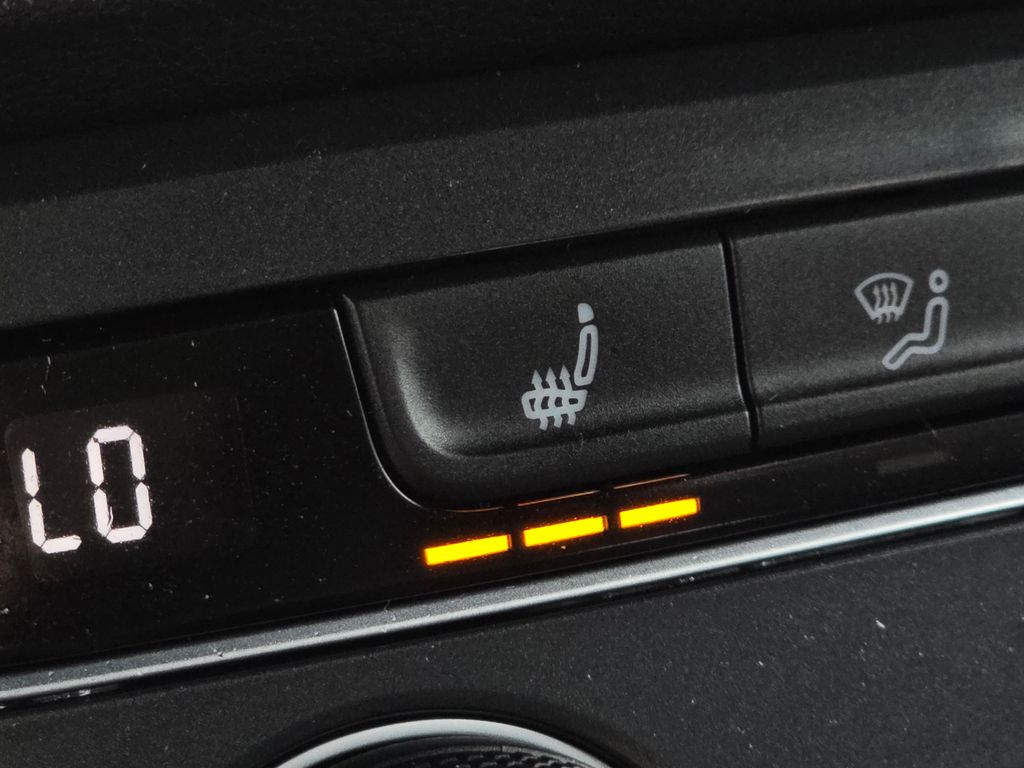 2021 Volkswagen Tiguan SE photo 28