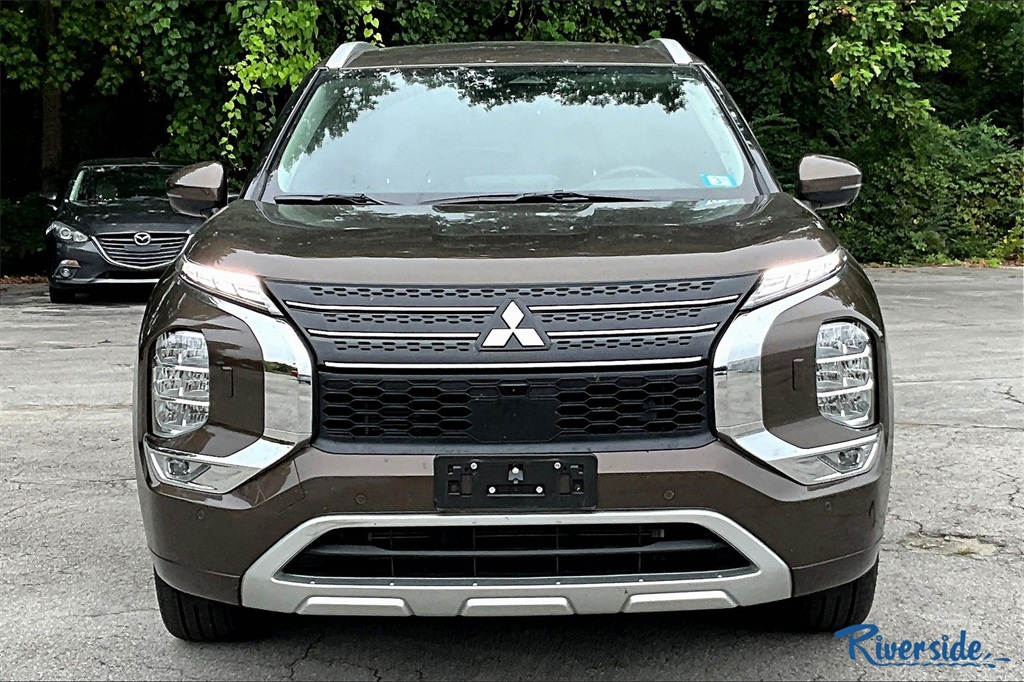 2024 Mitsubishi Outlander SEL photo 2
