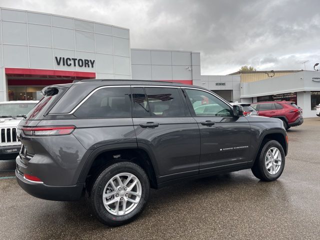 2025 Jeep Grand Cherokee Laredo photo 4