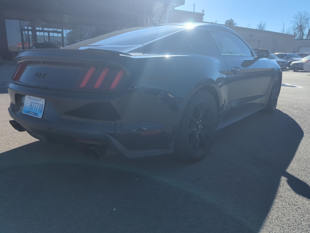 2017 Ford Mustang GT Premium photo 4
