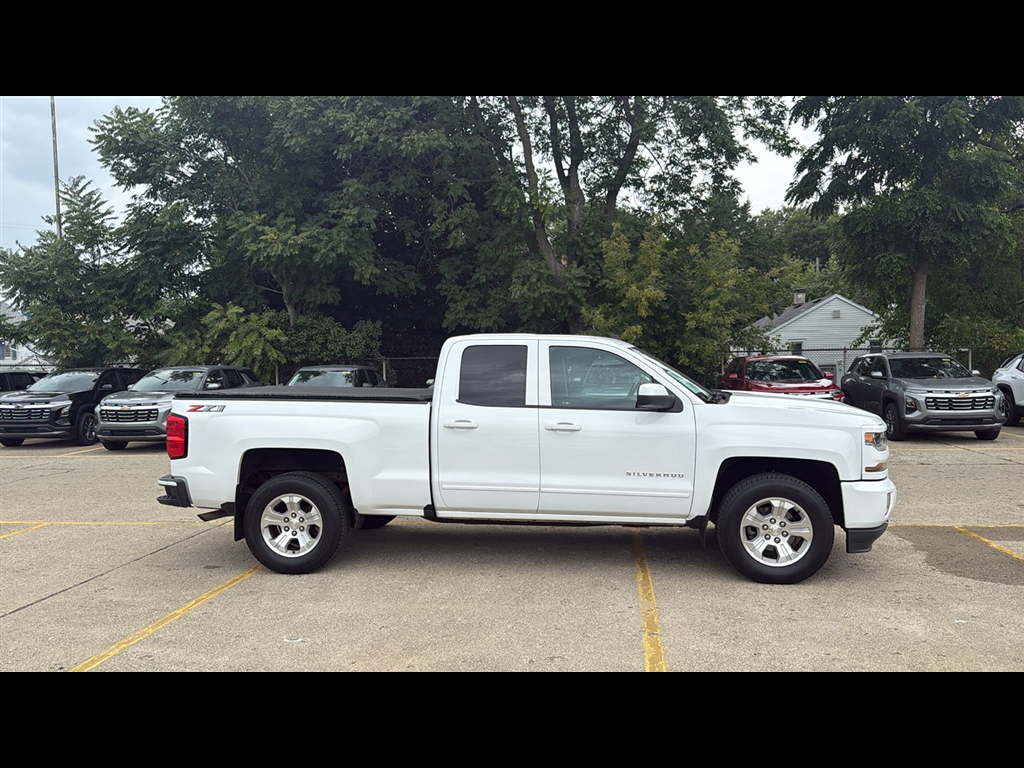 2018 Chevrolet Silverado LT photo 5