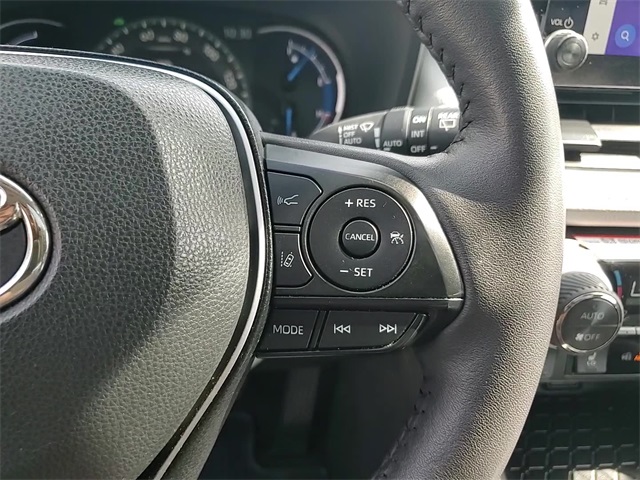 2025 Toyota RAV4 Hybrid XLE photo 15
