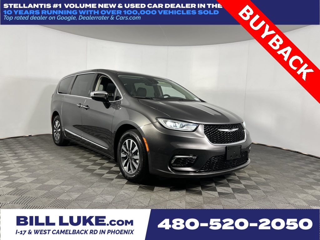 2023 Chrysler Pacifica Hybrid Limited's photo