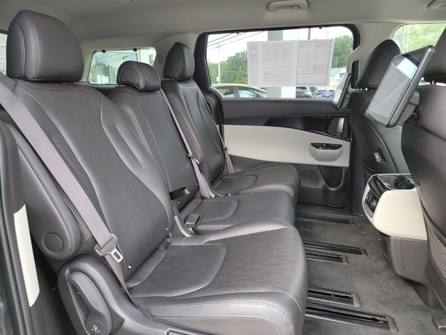 2023 Kia Carnival SX photo 18