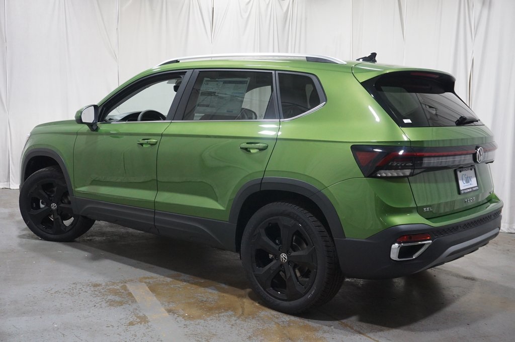 2025 Volkswagen Taos SEL photo 5