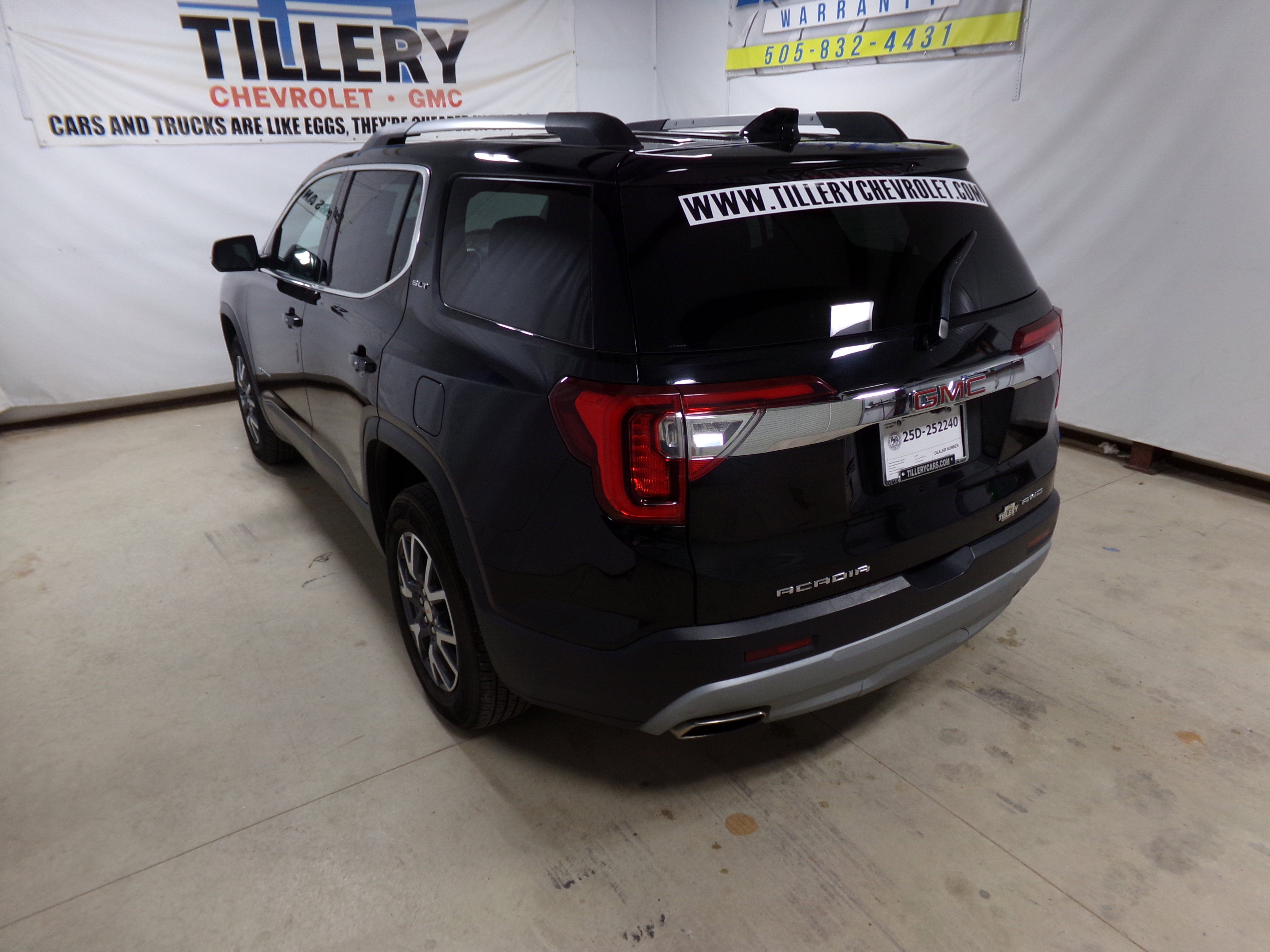 2023 Gmc Acadia SLT photo 2