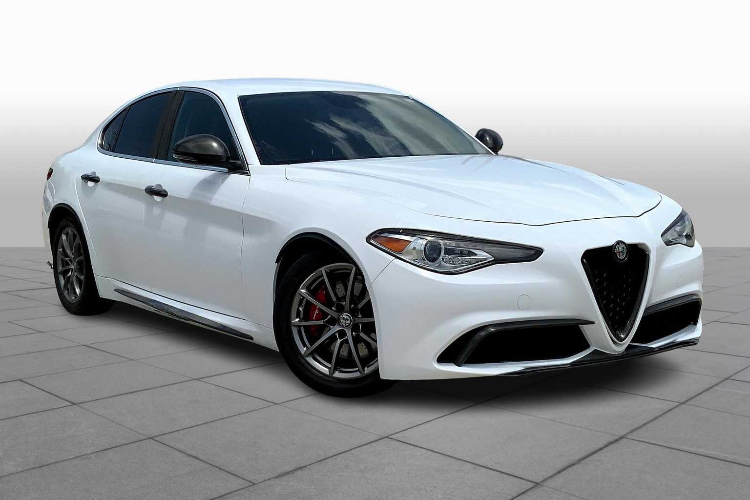 2019 Alfa Romeo Giulia photo 2