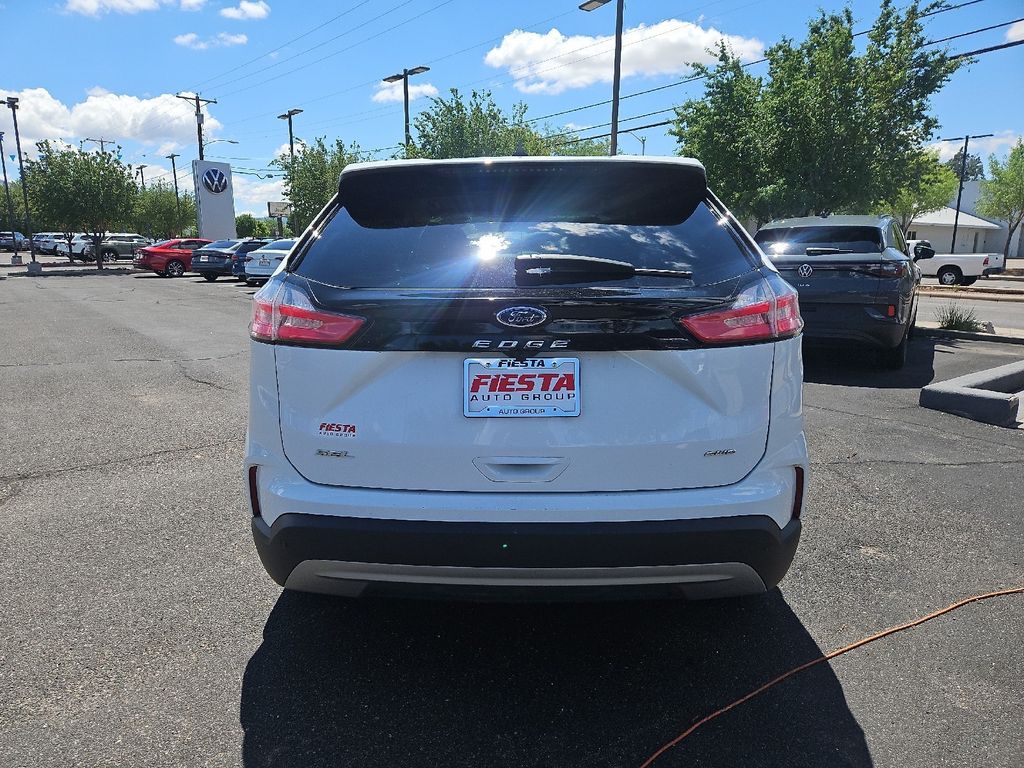 2022 Ford Edge SEL photo 9