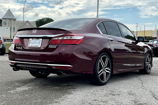 2017 Honda Accord Sport photo 2