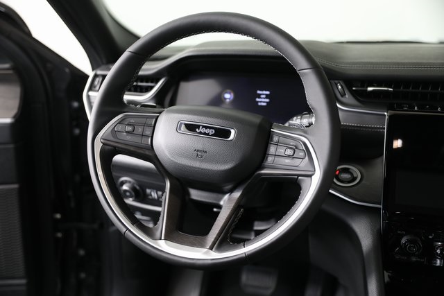 2025 Jeep Grand Cherokee Limited photo 2