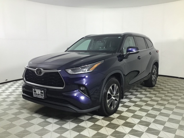 2021 Toyota Highlander XLE photo 3
