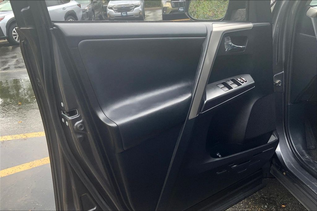 2017 Toyota RAV4 XLE photo 22