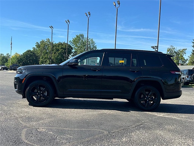 2023 Jeep Grand Cherokee Altitude photo 3