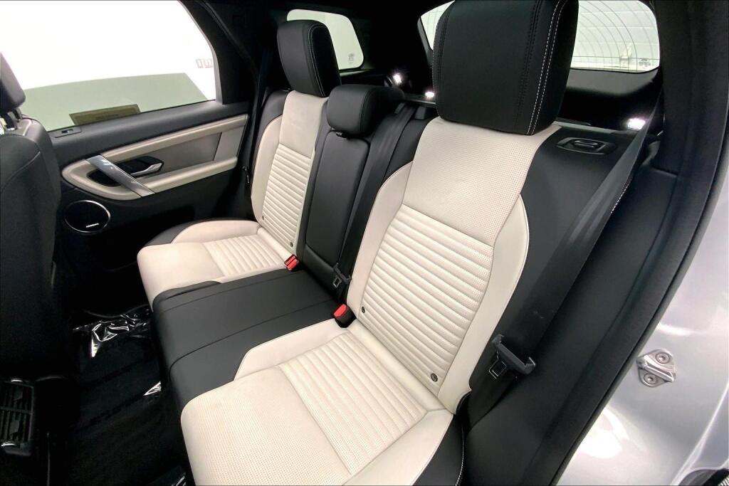 2025 Land Rover Discovery Sport Dynamic SE photo 13
