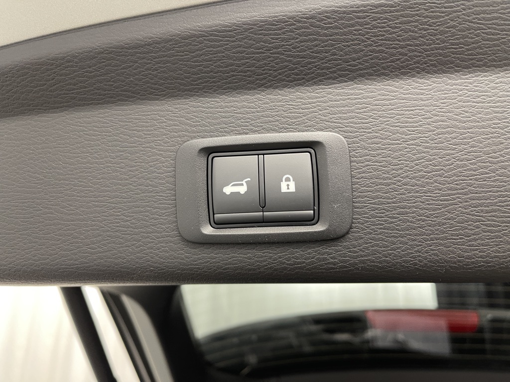 2025 Mitsubishi Outlander SE photo 30