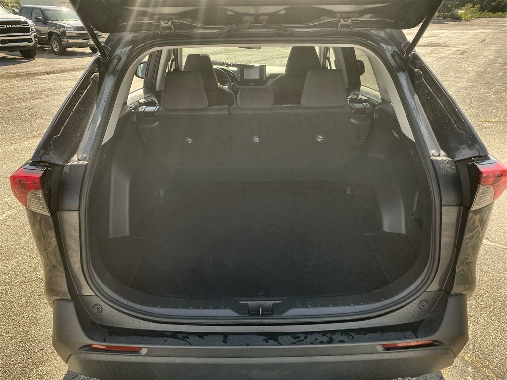 2019 Toyota RAV4 XLE photo 16