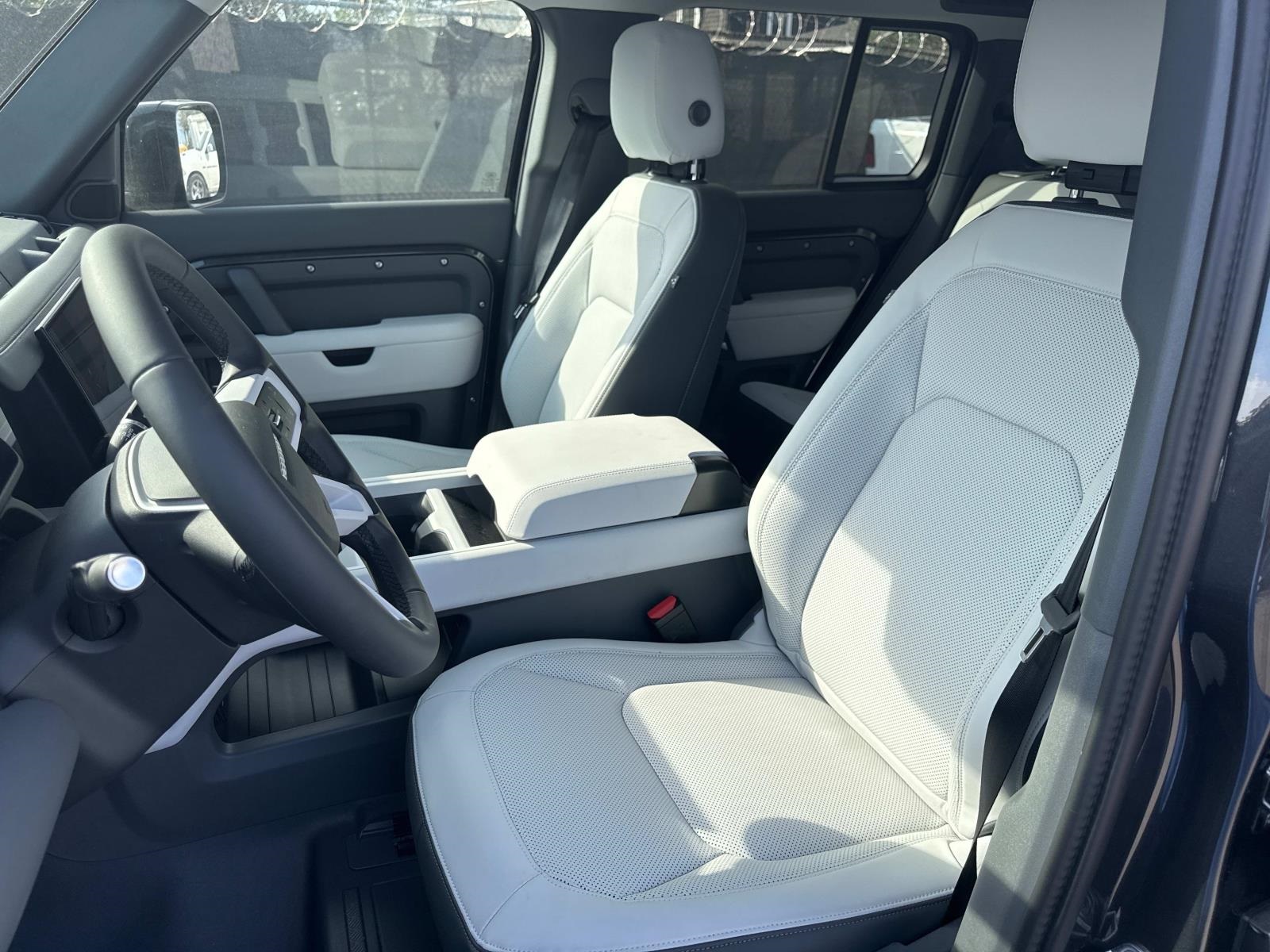 2025 Land Rover Defender 110 S photo 11