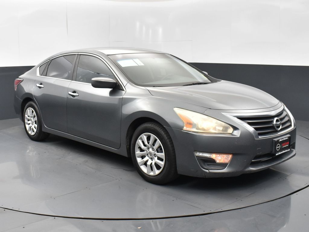 2015 Nissan Altima S's photo