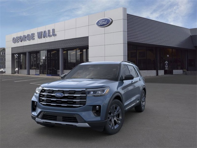 2025 Ford Explorer photo 2