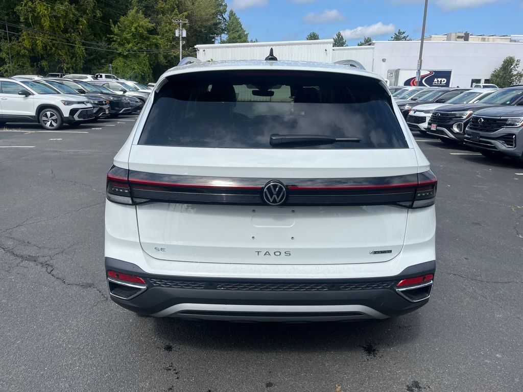 2025 Volkswagen Taos SE photo 6