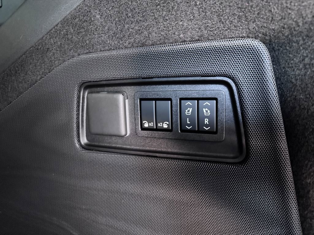 2022 Cadillac Escalade Premium Luxury photo 8
