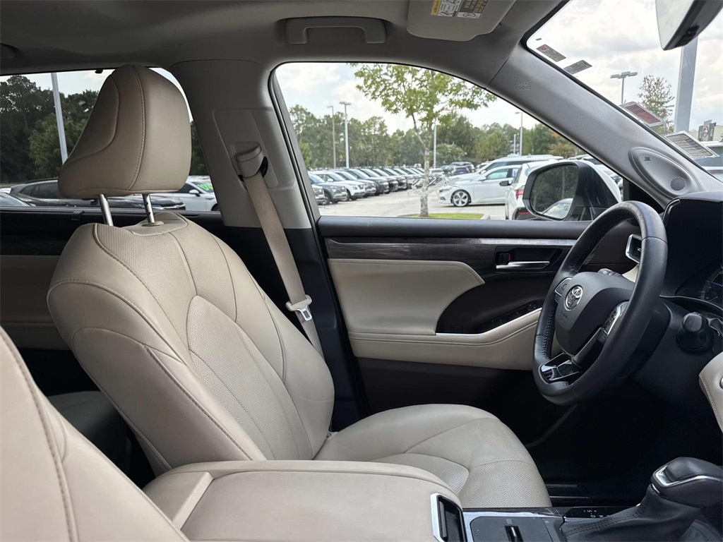 2021 Toyota Highlander Hybrid Limited photo 9