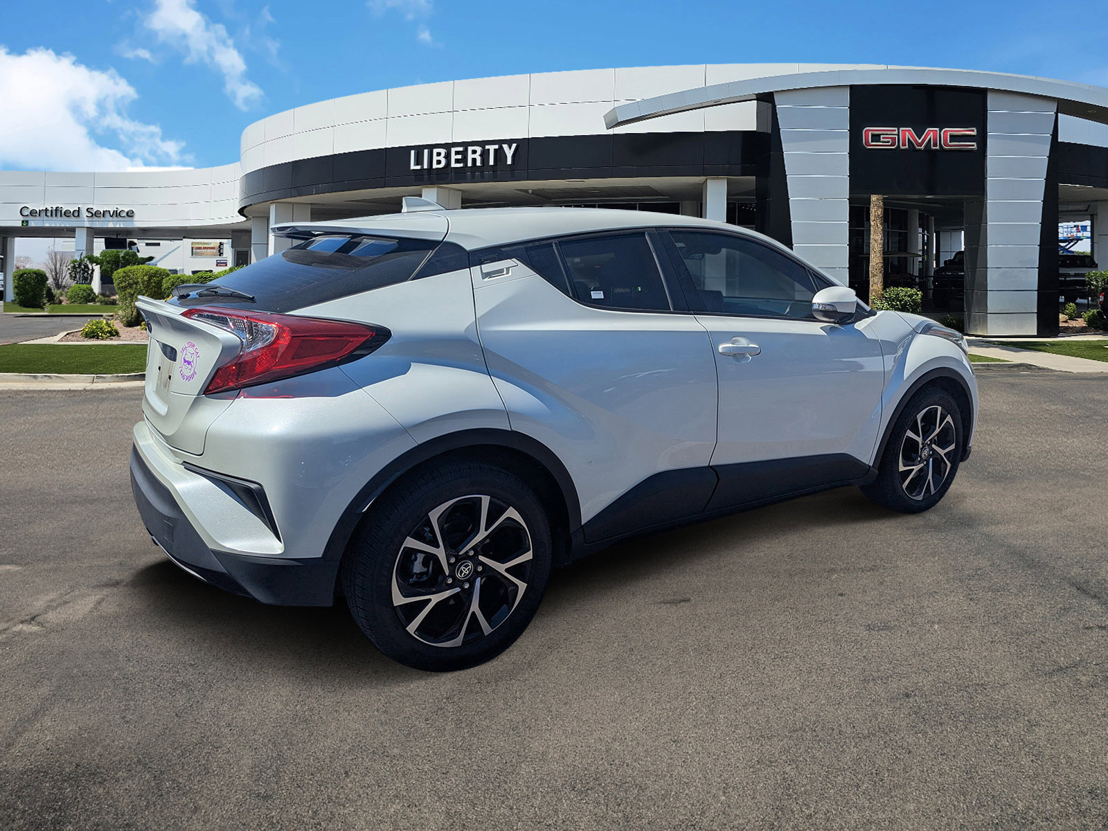 2021 Toyota C-HR LE photo 3